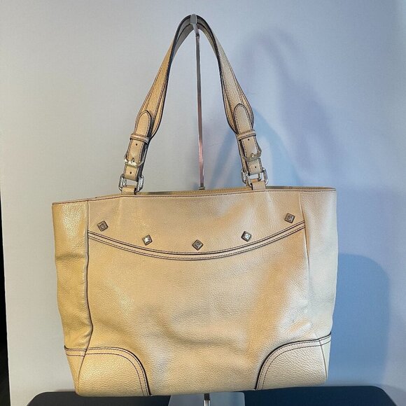 MCM Handbags - MCM Ivory Leather Shoulder Bag - Preowned